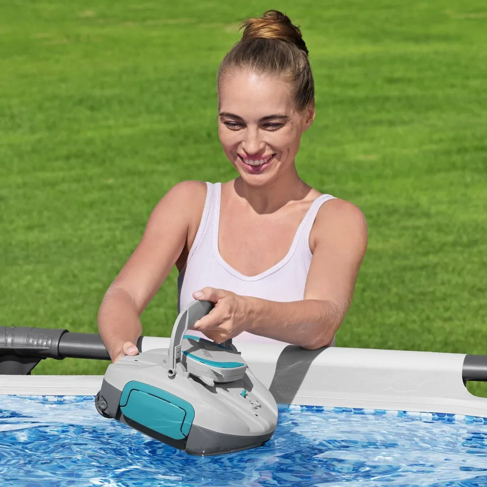 Robot pulitore per la pulizia della piscina AquaTronix G100