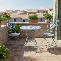 Set giardino Bistrot Tavolo rotondo 60 cm e 2 sedie richiudibili in metallo Celeste con Top in Ceramica Effetto Mosaico